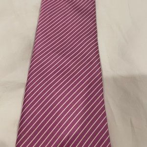 Men’s pink and white diagonal stripe silk necktie